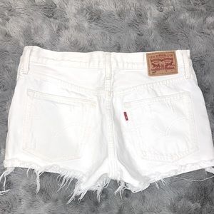 White high waisted Levi’s jean shorts